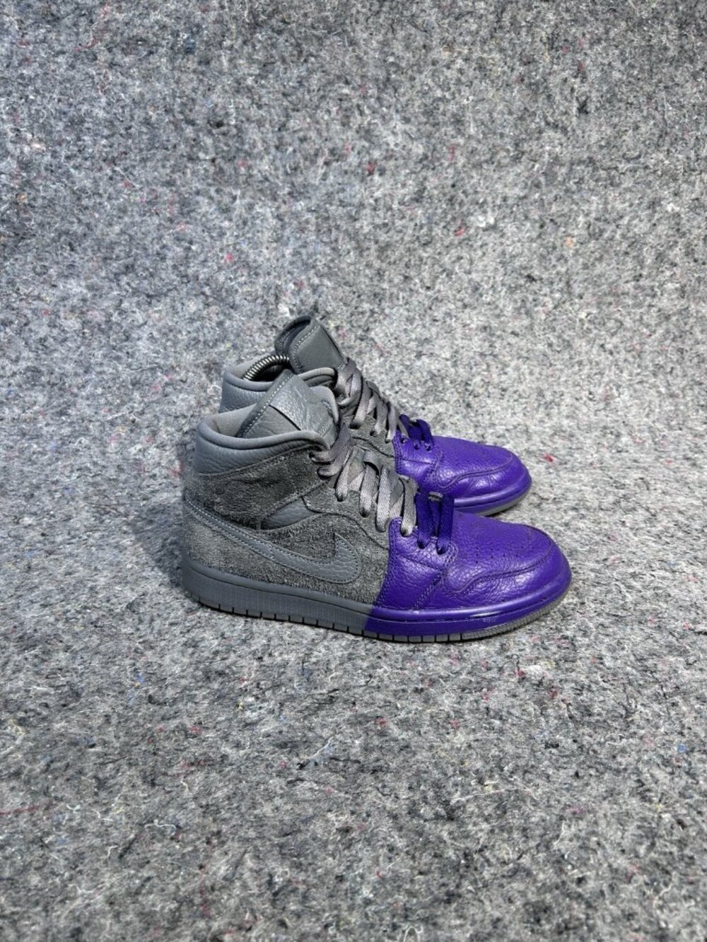 Nike Air Jordan 1 Mid GS Cool Grey Court Purple CW5897-005 Youth Size 7Y